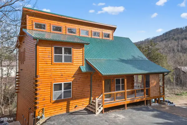 3138 White Falcon Way, Pigeon Forge, TN 37863