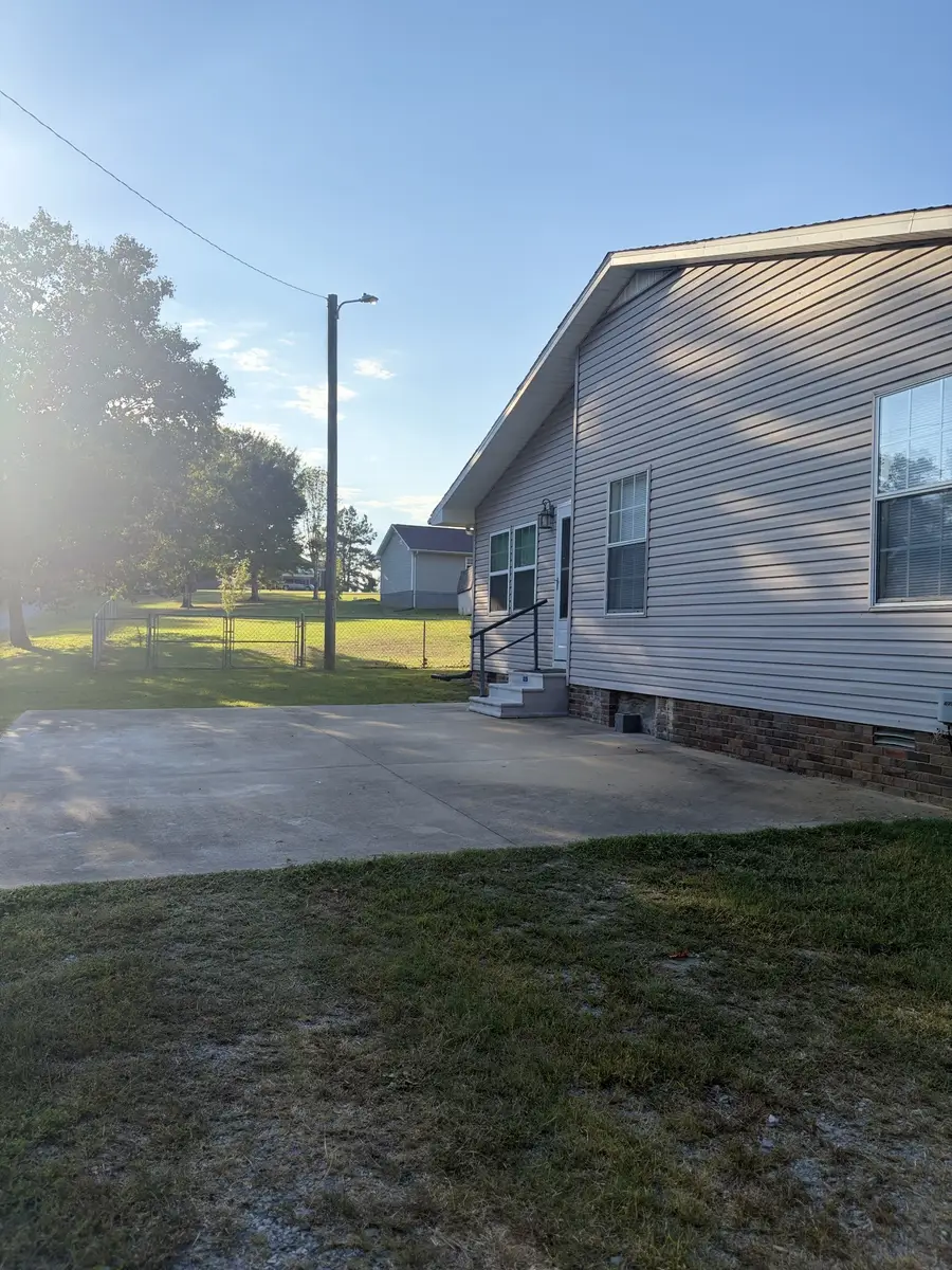 499 Belew Dr, Lawrenceburg, TN 38464 - #3