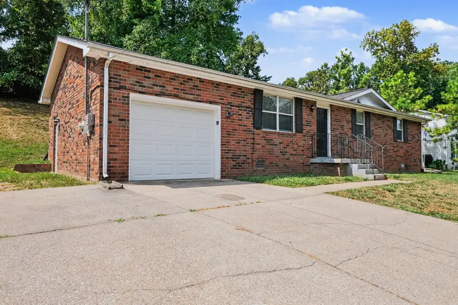 636 Frankfort Dr, Hermitage, TN 37076 - #2