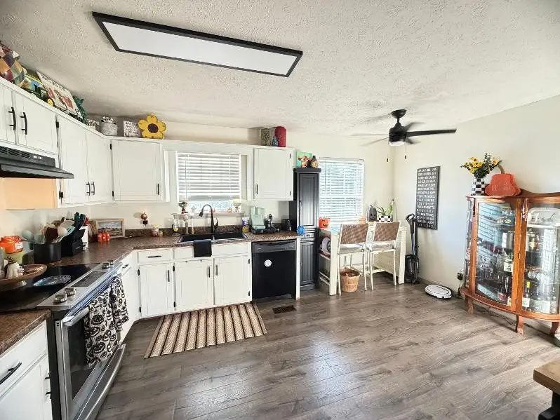 89 N E St, Hillsboro, TN 37342 - #3