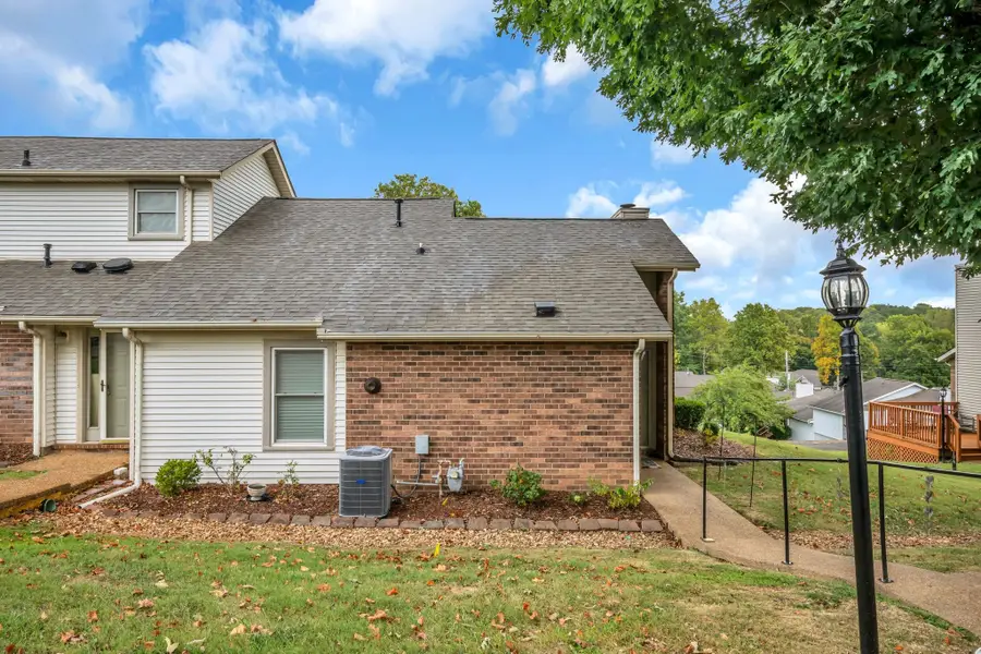 104 Village Cir, Dickson, TN 37055 - #2