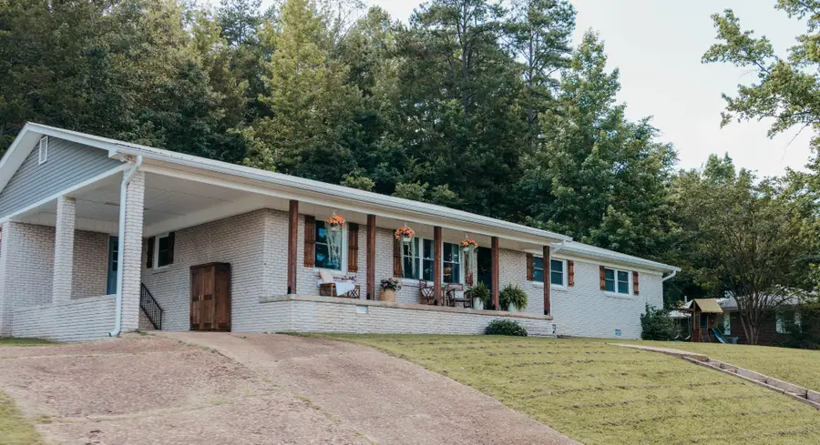 618 S High St, Waynesboro, TN 38485 - #3