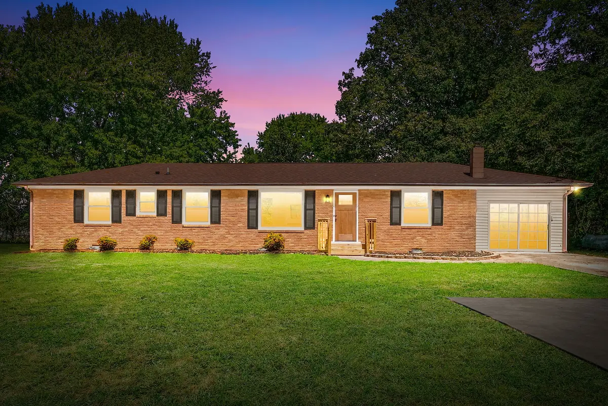 3651 Oakwood Rd, Woodlawn, TN 37191 - #1