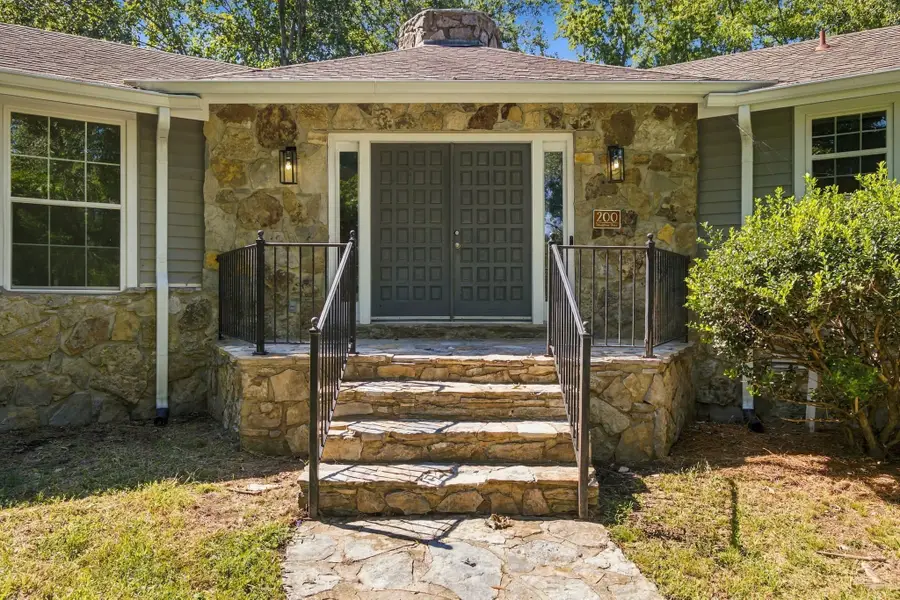 200 Graystone Dr, Gallatin, TN 37066 - #2