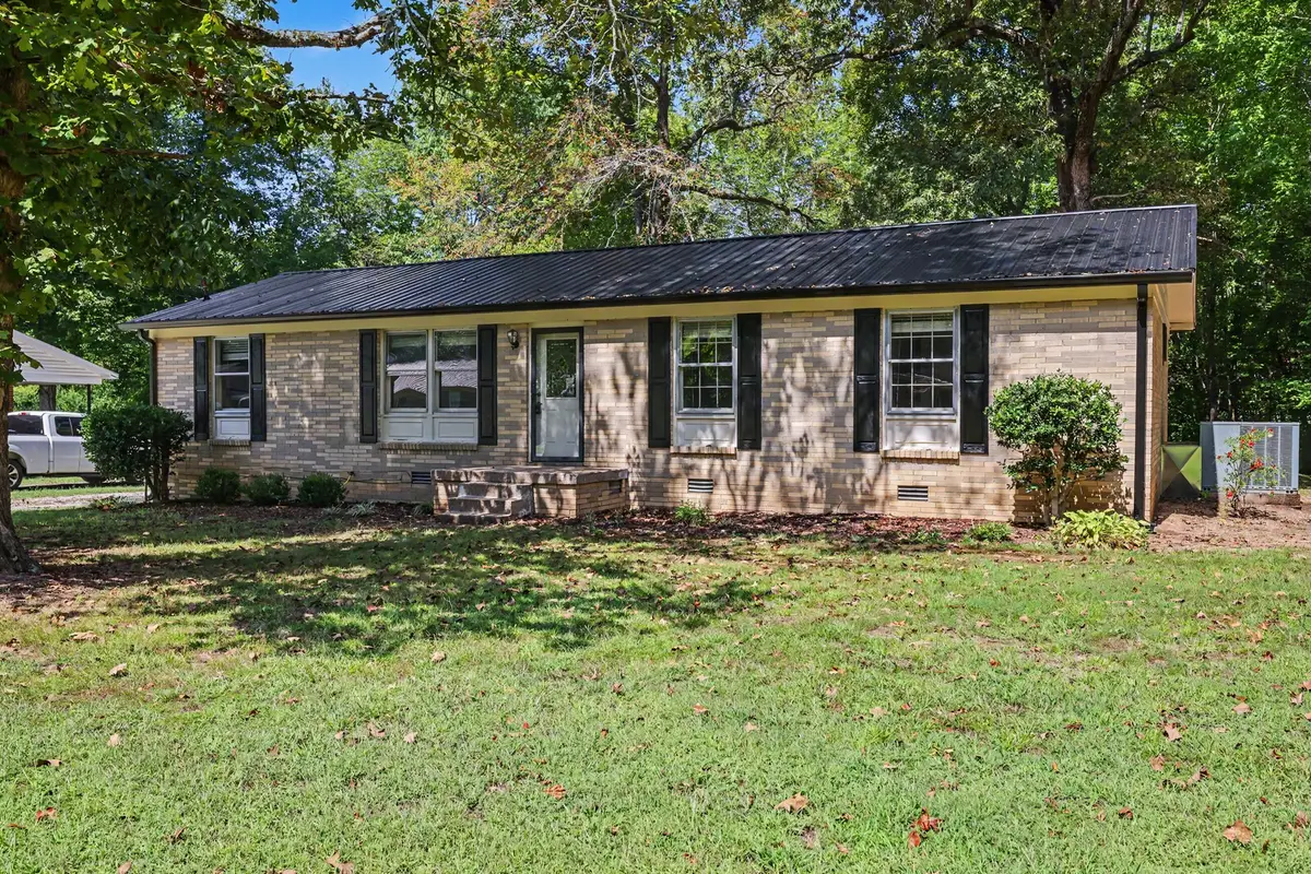 761 Cherokee Dr, New Johnsonville, TN 37134 - #1