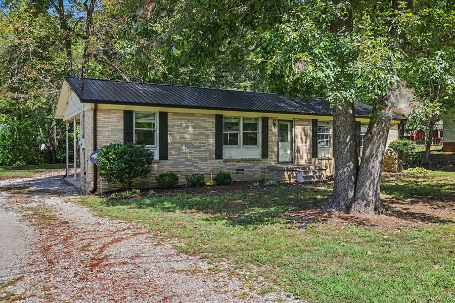 761 Cherokee Dr, New Johnsonville, TN 37134 - #2