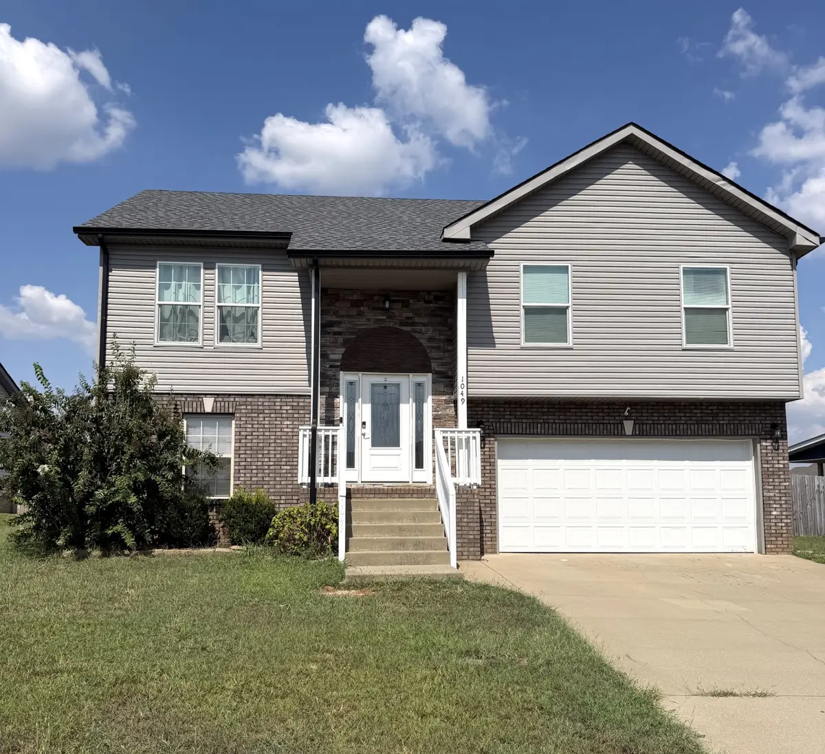 1049 Charles Thomas Dr, Clarksville, TN 37042 - #1