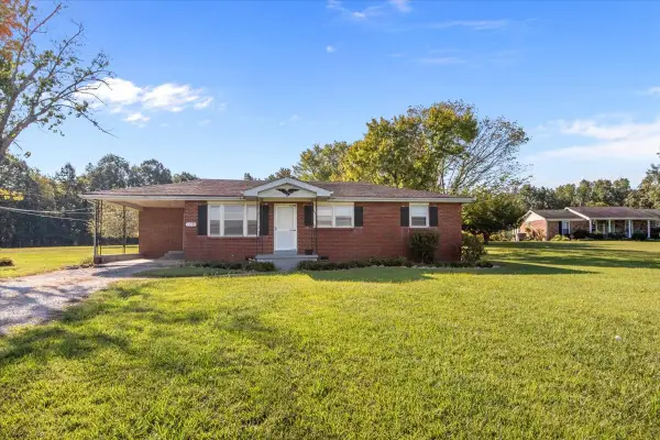 1179 Main St N, Tennessee Ridge, TN 37178