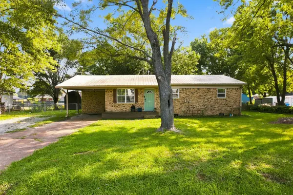 135 Glover St, Atwood, TN 38220