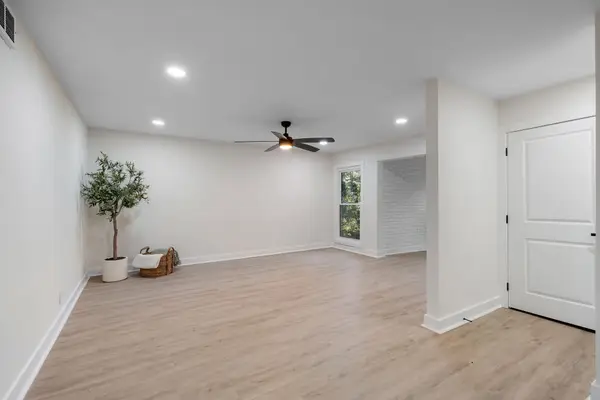 116 Harding Pl #C4, Nashville, TN 37205