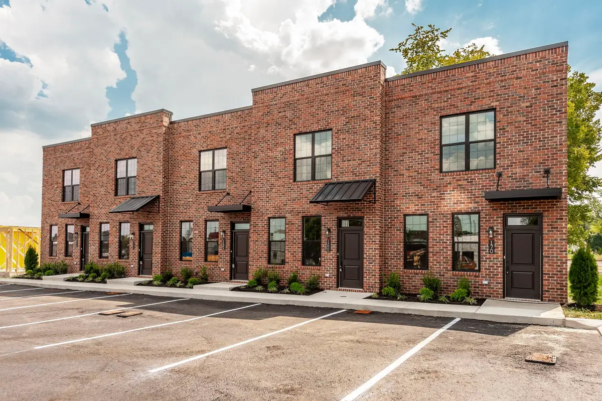 903 S Main St, Springfield, TN 37172 - #1