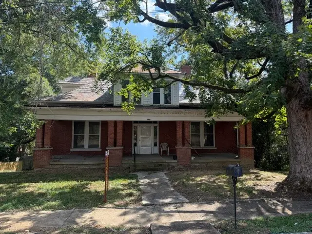 401 Washington St E, Fayetteville, TN 37334 - #1