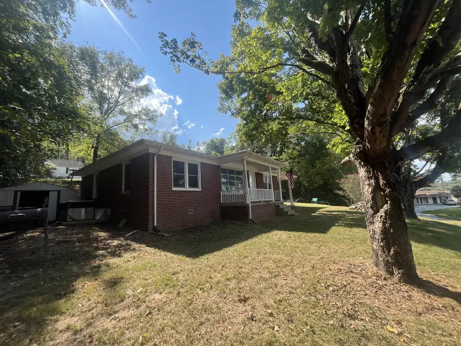 305 Folger St, Waynesboro, TN 38485 - #2