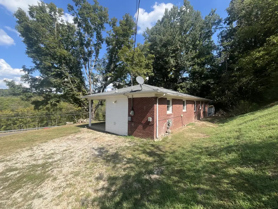 305 Folger St, Waynesboro, TN 38485 - #3