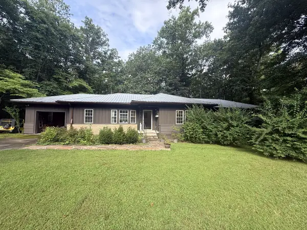 275 N Carolina Ave, Sewanee, TN 37375