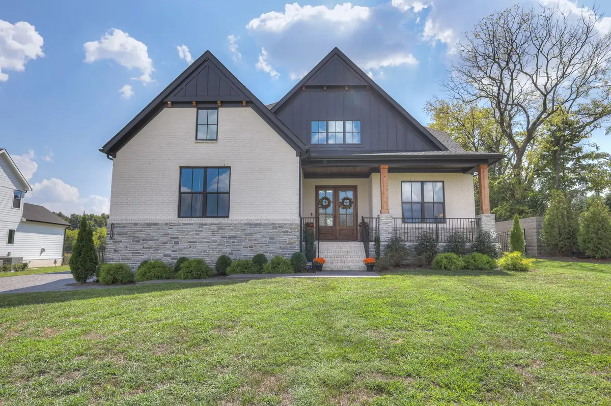3384 Sarah Bee Ln, Thompsons Station, TN 37179 - #1