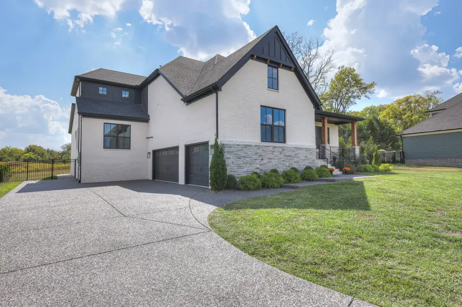 3384 Sarah Bee Ln, Thompsons Station, TN 37179 - #2
