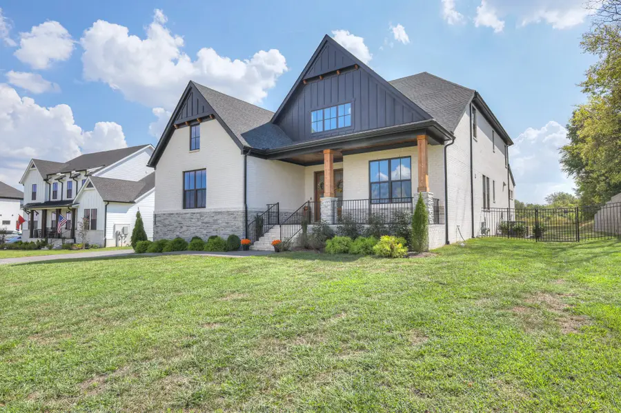 3384 Sarah Bee Ln, Thompsons Station, TN 37179 - #3