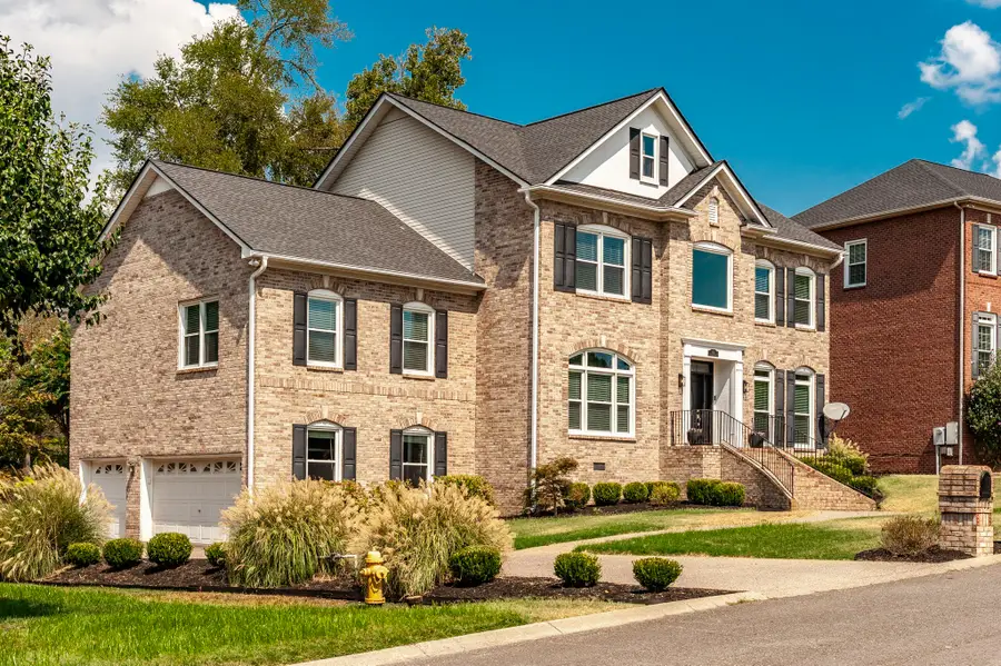 102 Fairlake Ct, Hendersonville, TN 37075 - #2