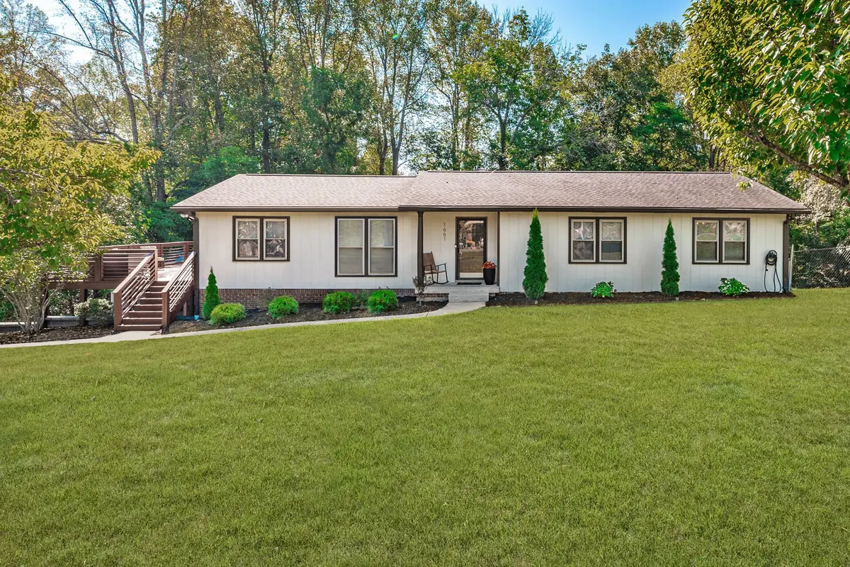 1661 Main St, Greenbrier, TN 37073 - #1