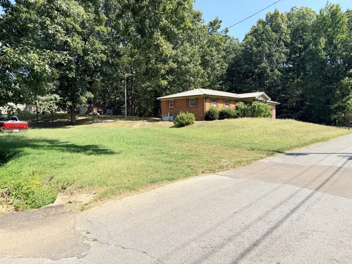 106 E James St, Collinwood, TN 38450 - #1