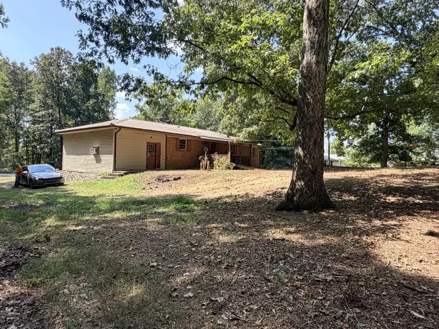 106 E James St, Collinwood, TN 38450 - #3