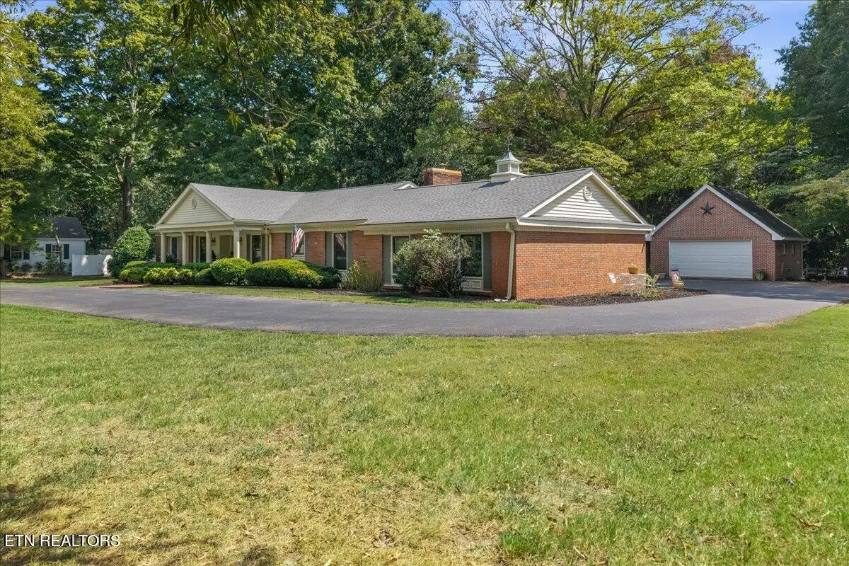 1121 Woodward Ave, Athens, TN 37303 - #1