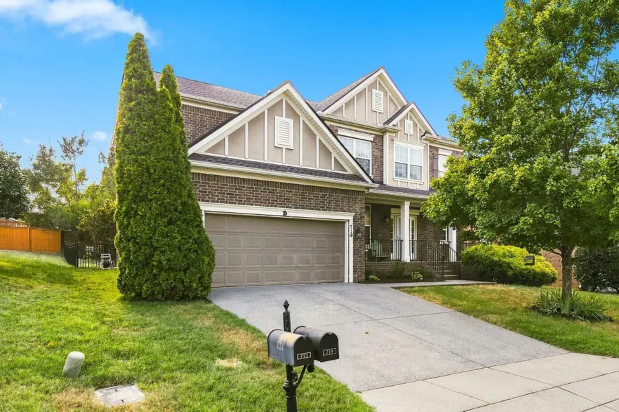 719 Crestmark Dr, Mount Juliet, TN 37122 - #2