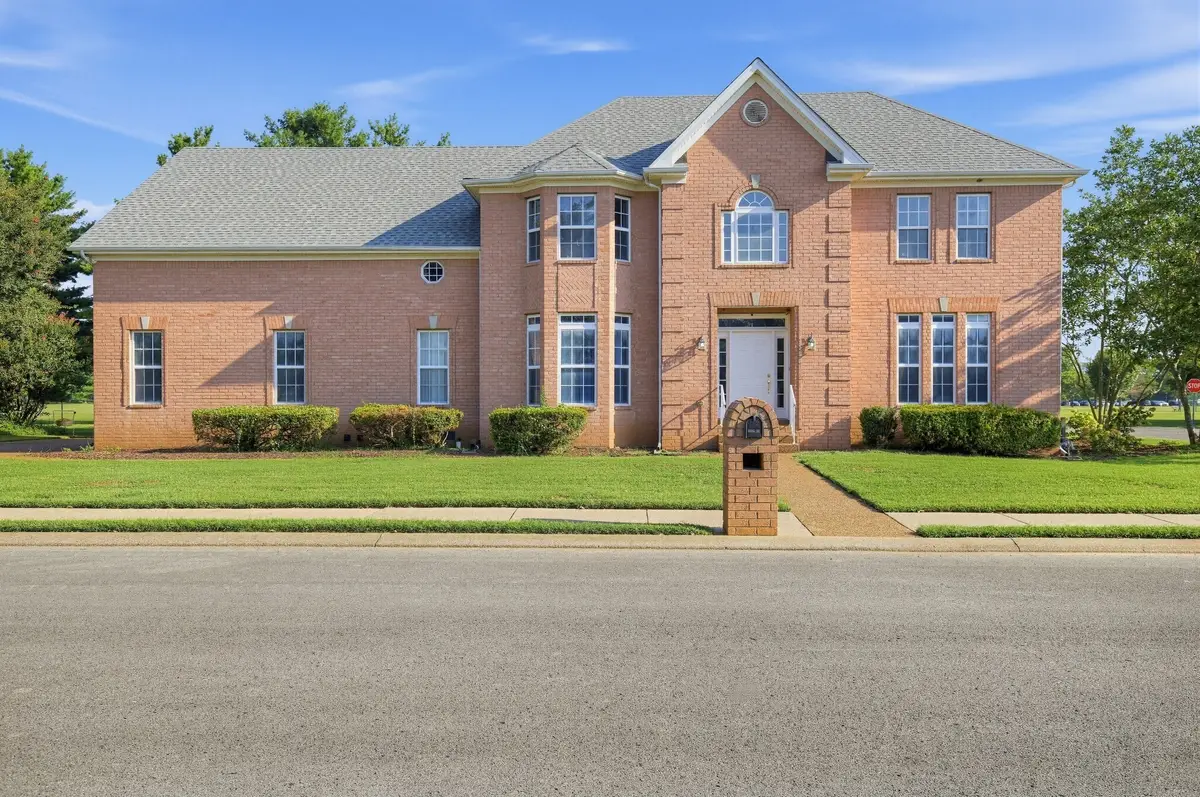 2326 Amber Glen Dr, Murfreesboro, TN 37128 - #1