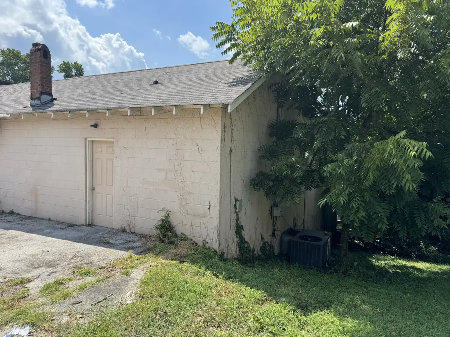 400 Hatcher Ln, Columbia, TN 38401 - #3
