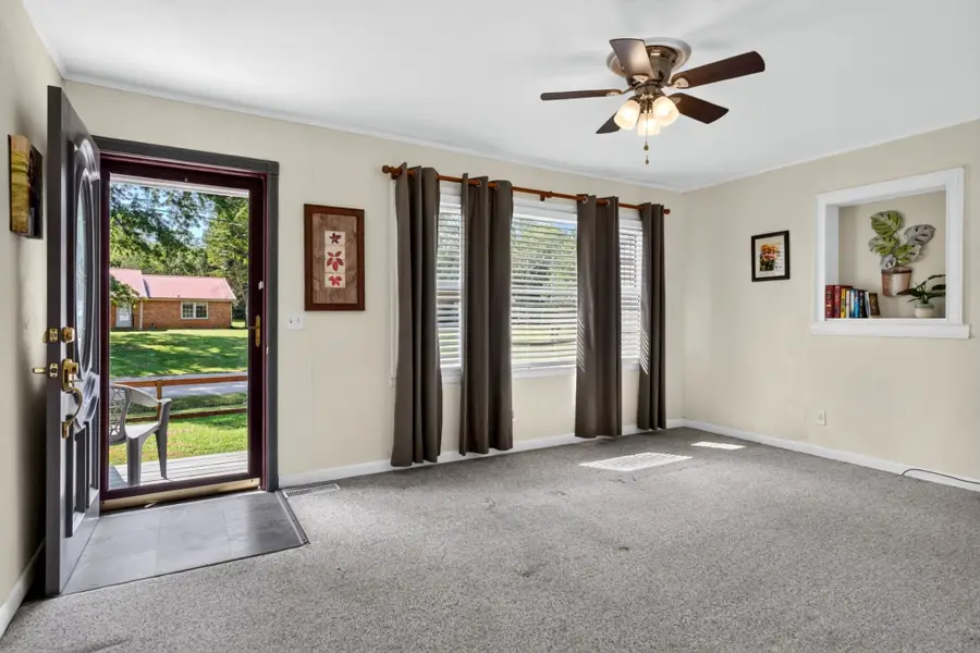 204 Camp Dr, Sparta, TN 38583 - #2