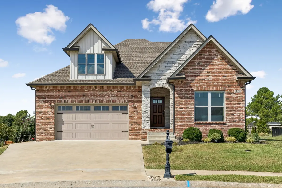 221 Dorchester Cir, Clarksville, TN 37043 - #1