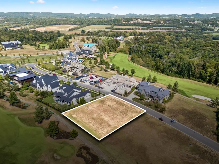 8017 Backwoods Pvt Dr, College Grove, TN 37046 - #2