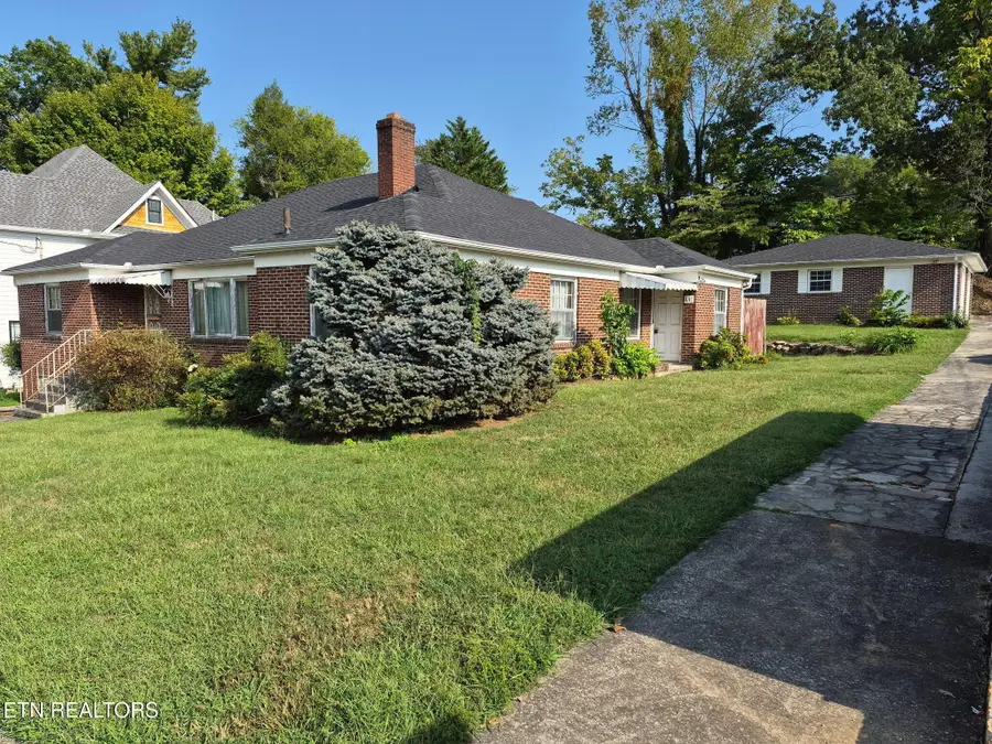 117 Roane St, Oliver Springs, TN 37840 - #3