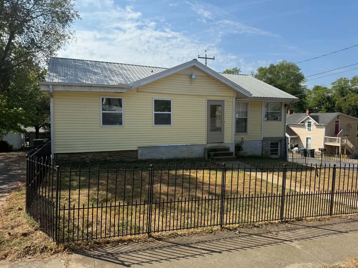 301 Green St, Fayetteville, TN 37334 - #1