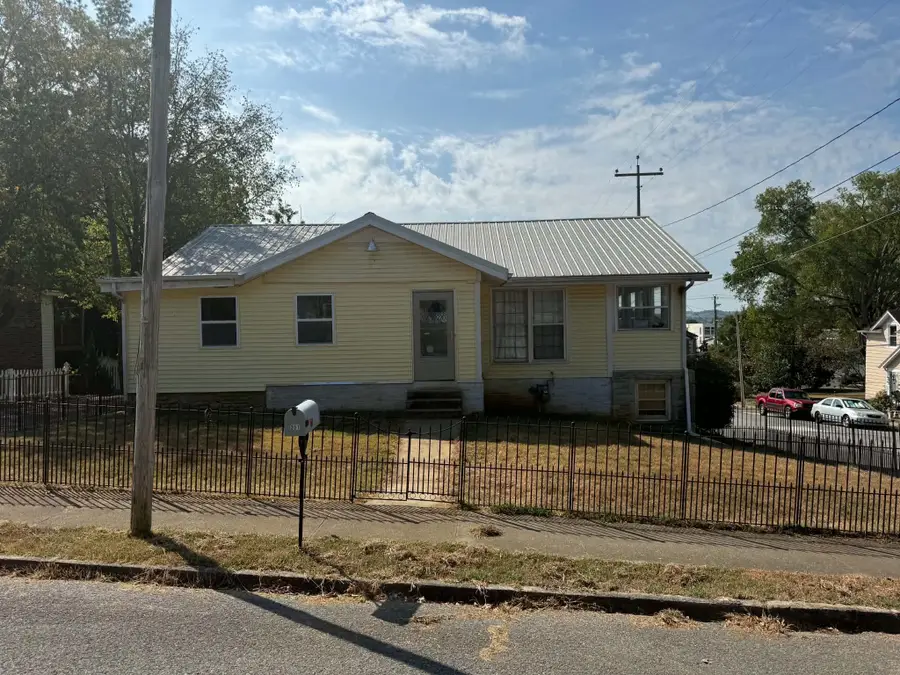 301 Green St, Fayetteville, TN 37334 - #2
