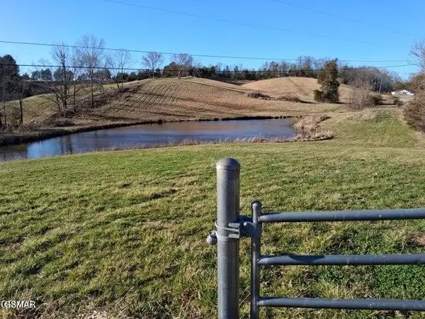 2 Flat Creek Rd, Sevierville, TN 37876