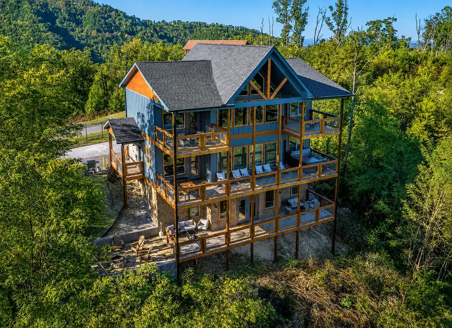 928 N Woodland Dr, Gatlinburg, TN 37738 - #2