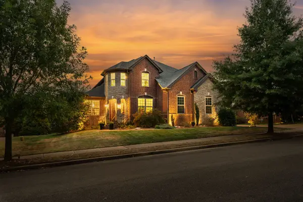 412 Victorian Park Cir, Franklin, TN 37067