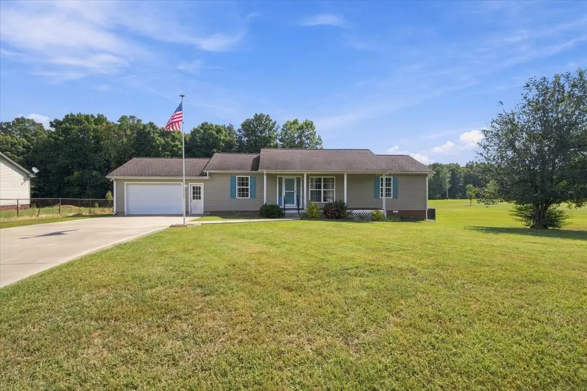 100 Meadows Ln, Mc Ewen, TN 37101 - #1