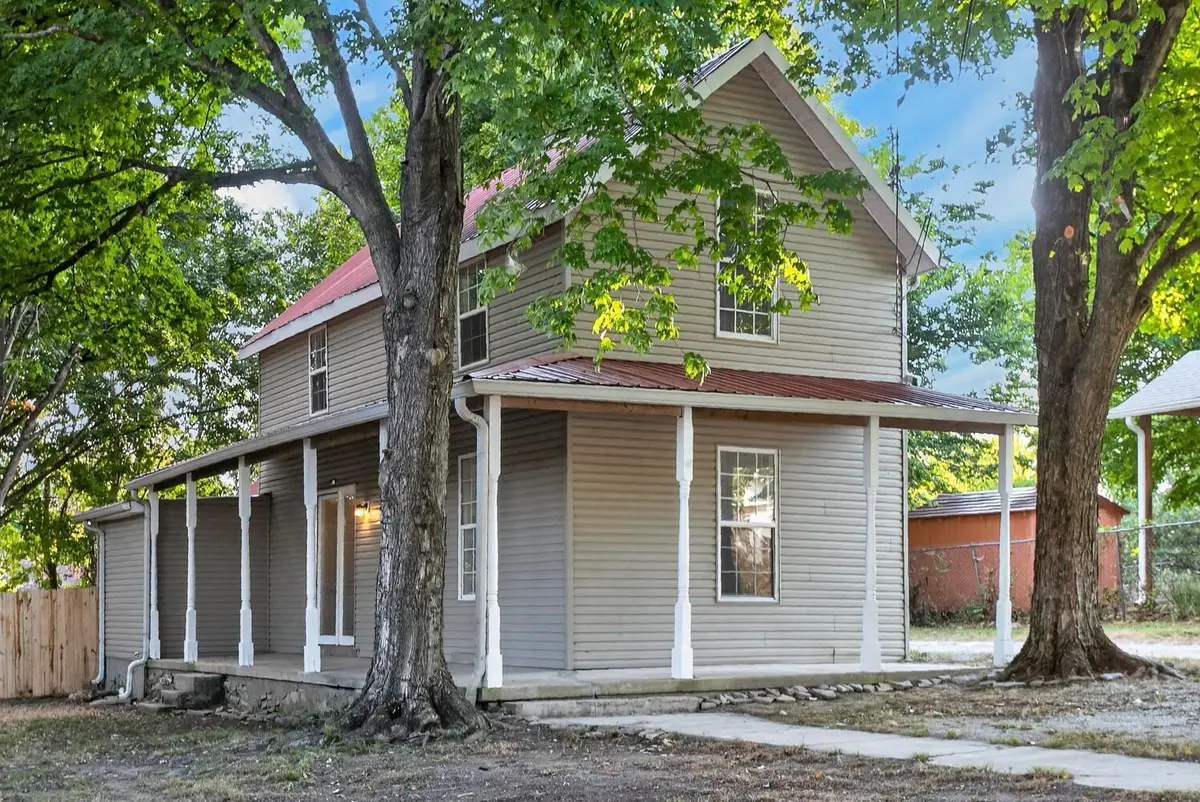 329 W 14th St, Columbia, TN 38401 - #1