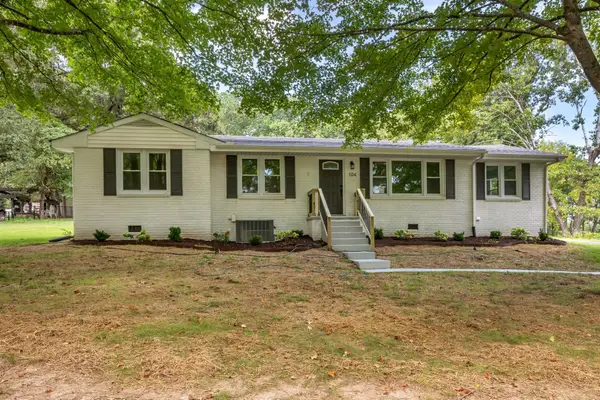 104 S Hummingbird Ln S, Dickson, TN 37055