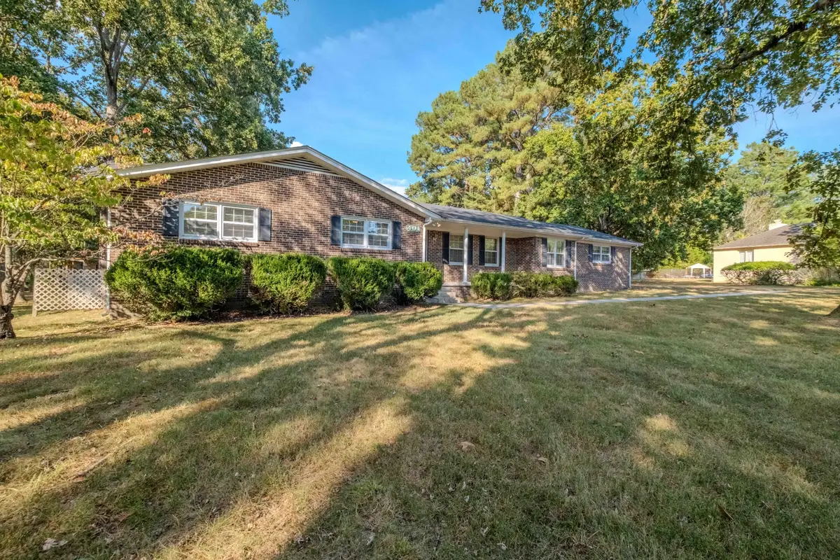 401 Twelve Oaks Rd, Tullahoma, TN 37388 - #1