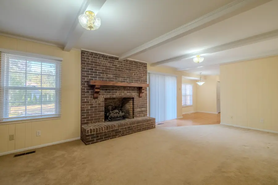 401 Twelve Oaks Rd, Tullahoma, TN 37388 - #2