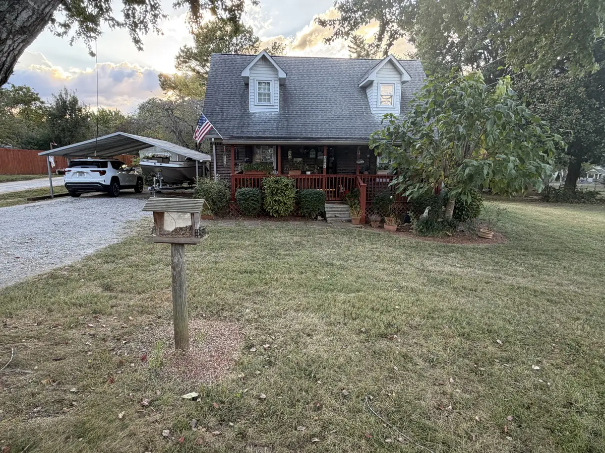 207 Oriole Dr, McMinnville, TN 37110 - #1