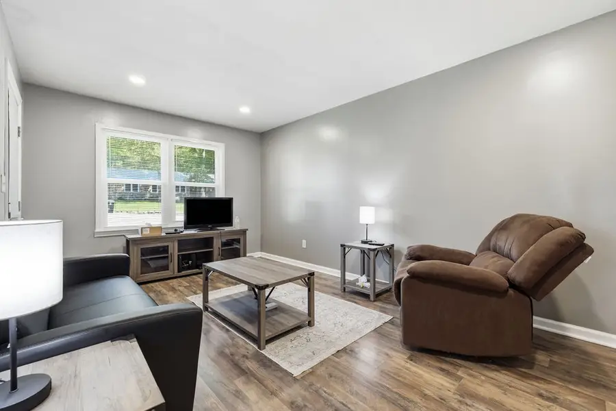 1001 Cowan St, Paris, TN 38242 - #2