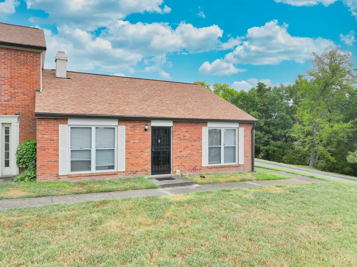 301 Huntington Ridge Dr, Nashville, TN 37211 - #1