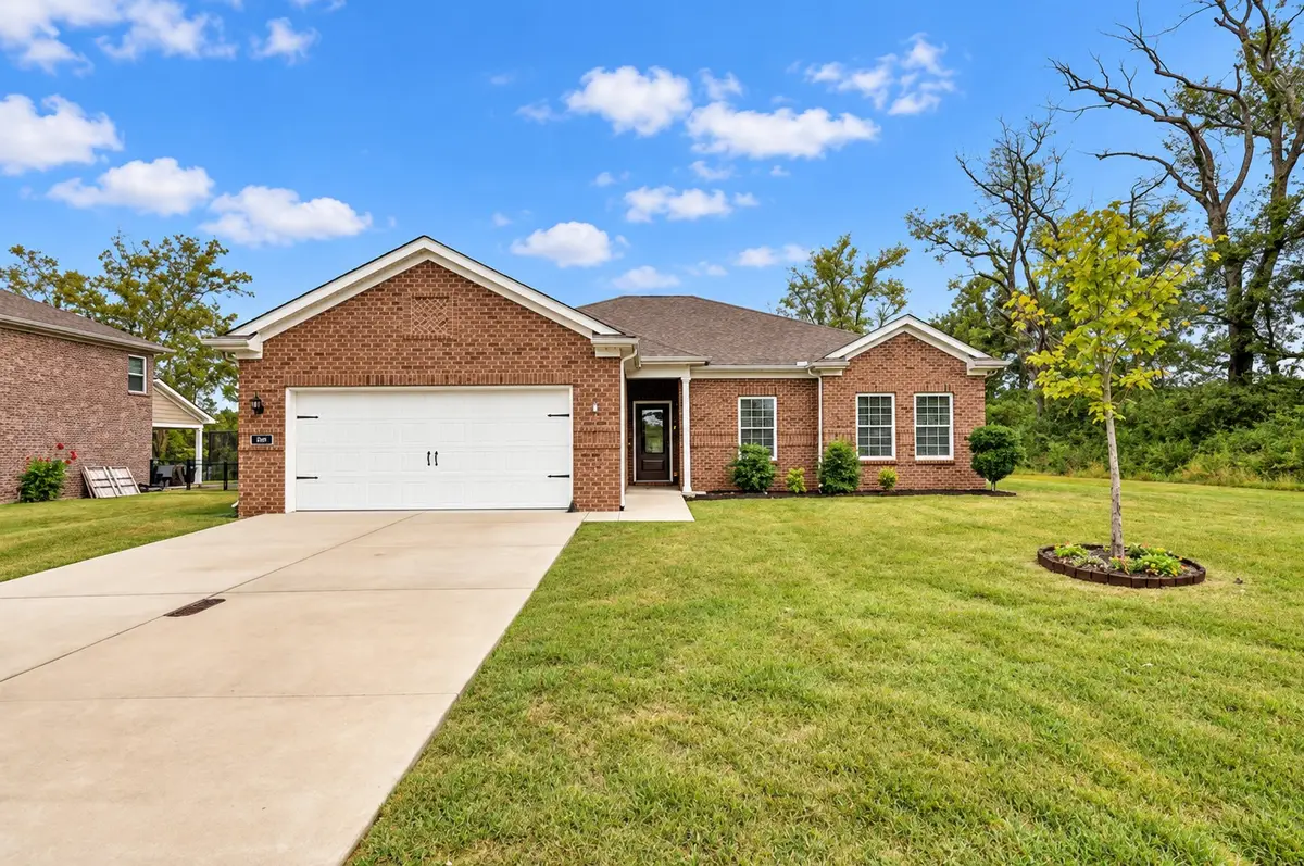 560 Fredericksburg Dr, Gallatin, TN 37066 - #1