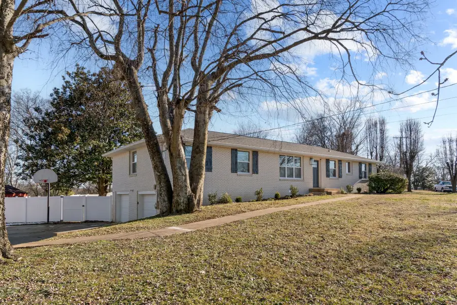 148 Colonial Dr, Hendersonville, TN 37075 - #2