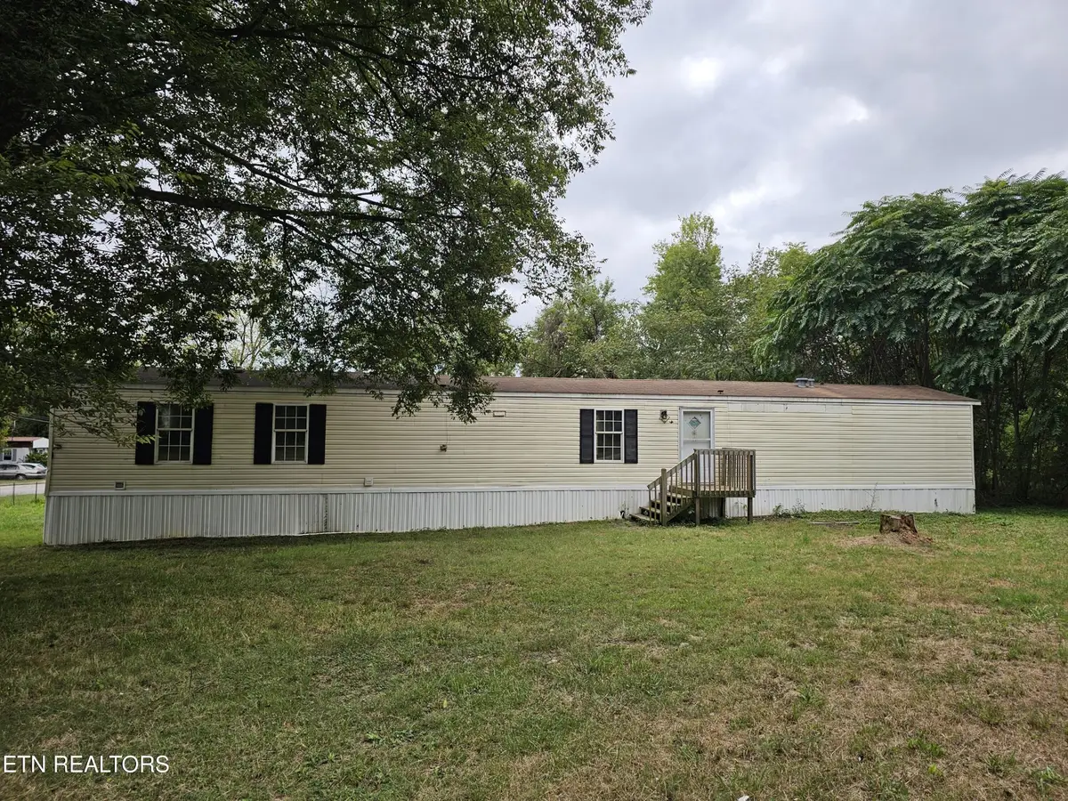 627 W Strang St, Rockwood, TN 37854 - #1